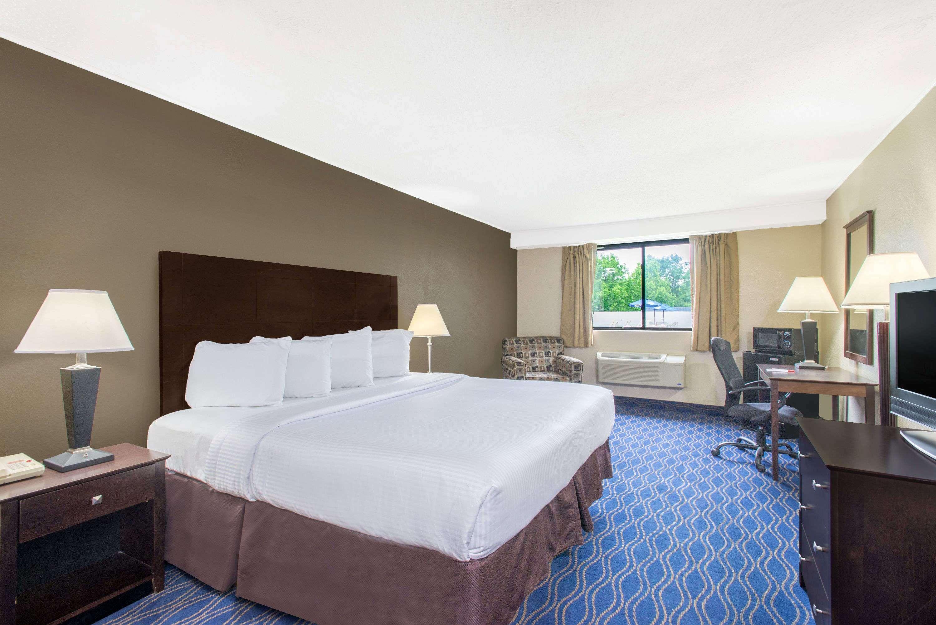 Ramada By Wyndham Allentown Bethlehem Exterior foto