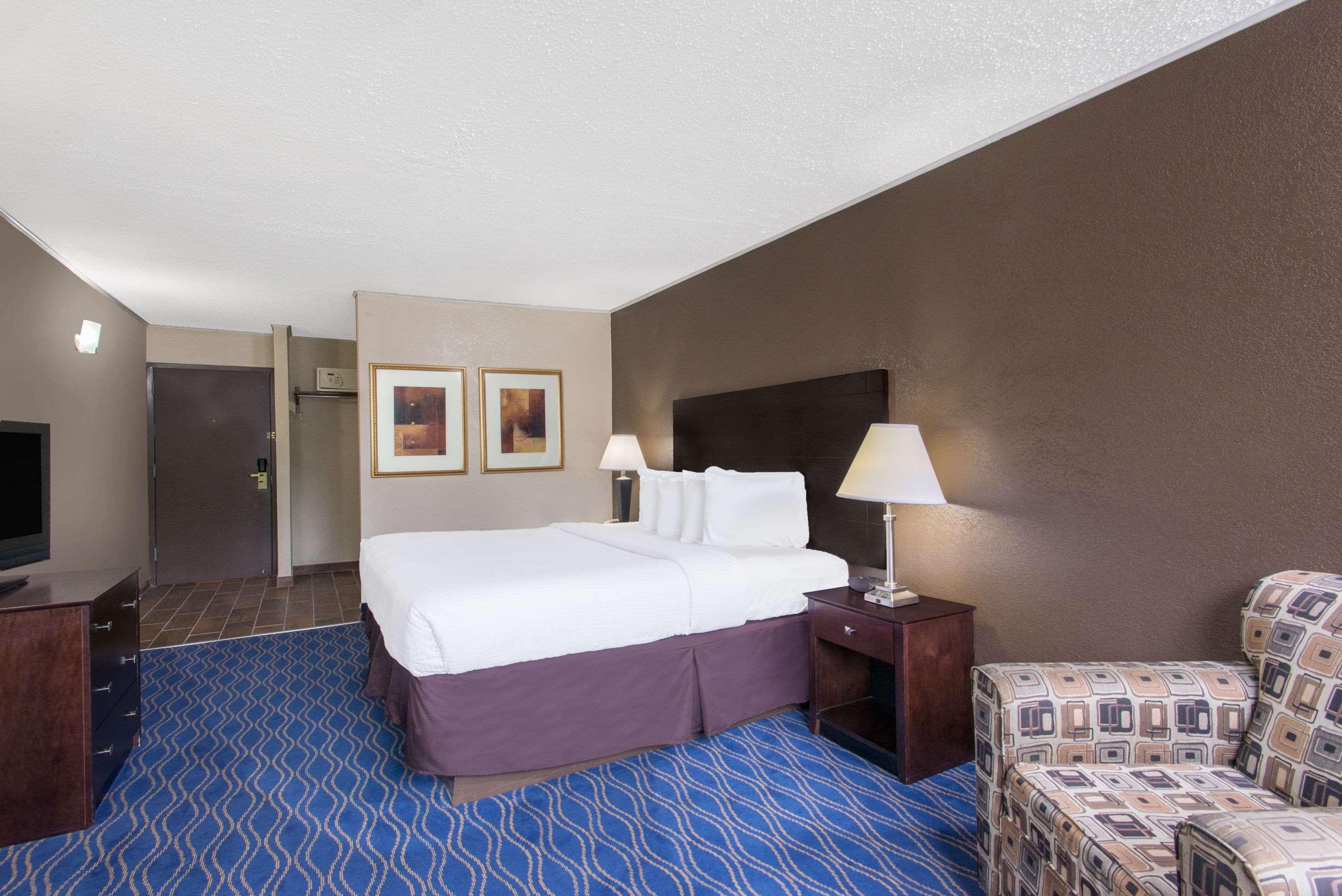 Ramada By Wyndham Allentown Bethlehem Exterior foto