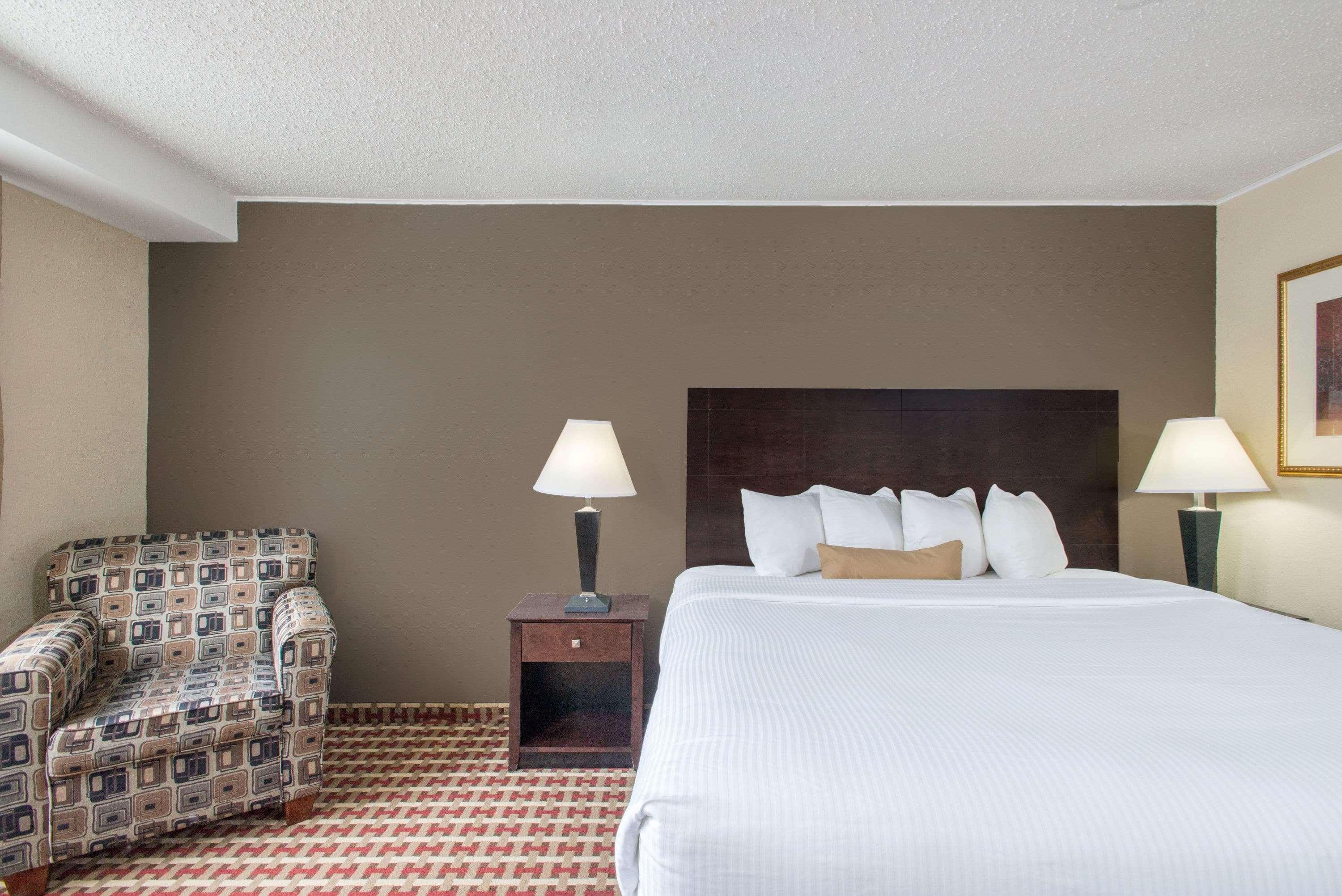 Ramada By Wyndham Allentown Bethlehem Exterior foto