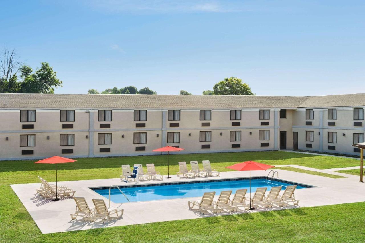 Ramada By Wyndham Allentown Bethlehem Exterior foto